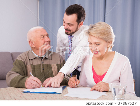 Woman and eldery man signing agreement 37867527