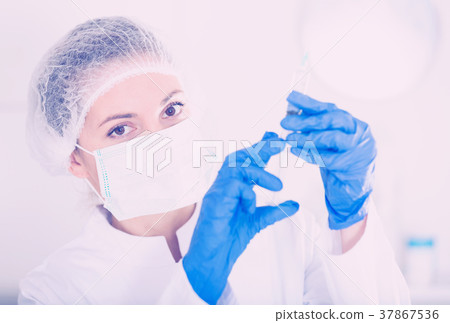 Nurse making injection 37867536