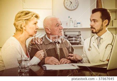 Old father with daughter visit doctor Old father with daughter visit doctor 37867645
