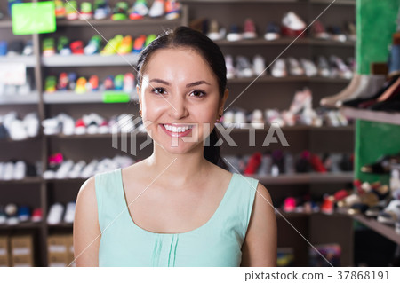 Young woman that is looking on shelves Young woman that is looking on shelves 37868191
