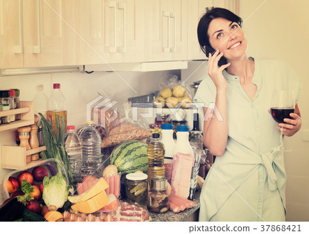 Woman talking in kitchen 37868421