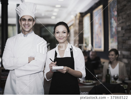 Waitress with chef in restaurant 37868522