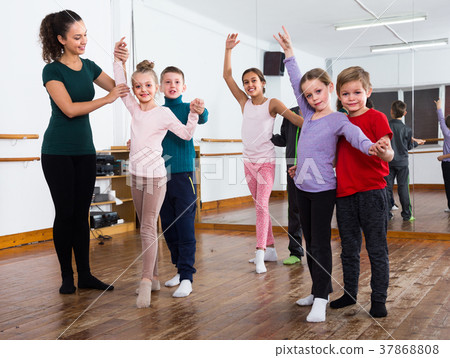 children dancing tango children dancing tango 37868808