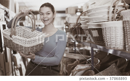 customer standing with wicker basket 37868893