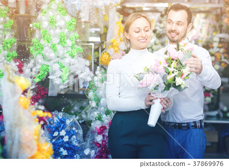 Couple choosing trendy flower decoration in store 37869976