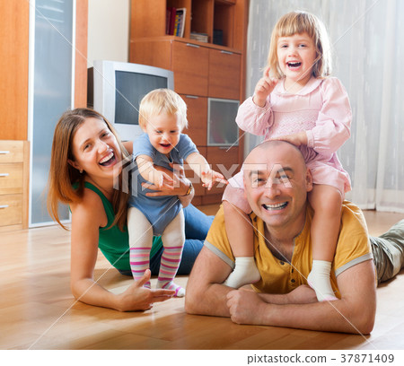 Happy family 37871409