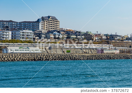 陽光明媚的住宅區面向大海。靠近JR三洋幹線朝霧站。 陽光明媚的住宅區面向大海。靠近JR三洋幹線朝霧站。 37872672