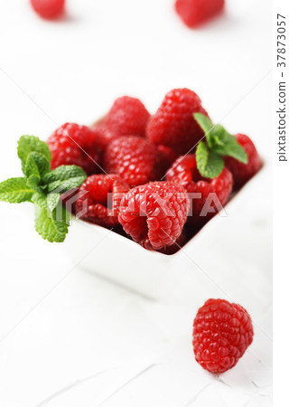 Sweet summer ice cream with raspberry 37873057