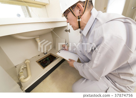 Worker of helmet Inspection of underfloor piping for housing general-purpose materials Worker of helmet Inspection of underfloor piping for housing general-purpose materials 37874756