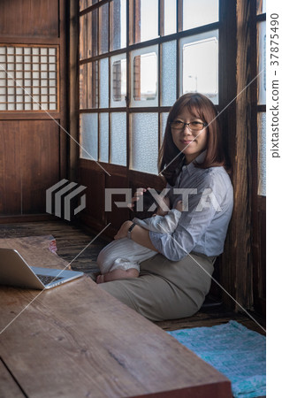 新人媽媽對遠程辦公 新人媽媽對遠程辦公 37875490
