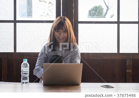 新人媽媽對遠程辦公 37875498