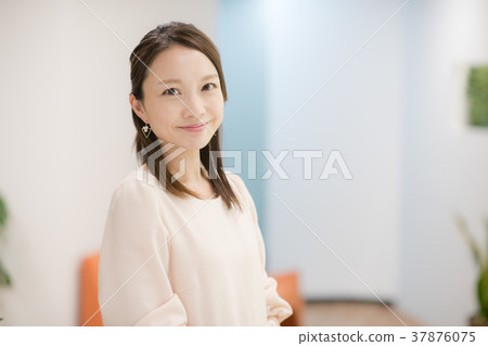 Smiling Business Woman 30s Japanese Woman 37876075