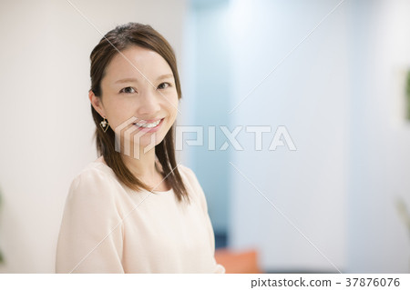 Smiling Business Woman 30s Japanese Woman 37876076