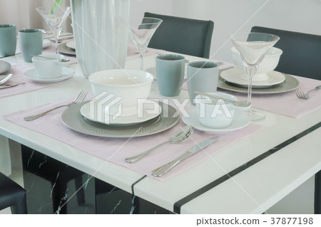 Romantic dining set with beautiful flower vase Romantic dining set with beautiful flower vase 37877198