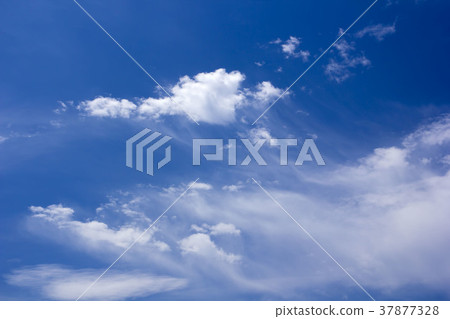  藍天和雲彩 37877328