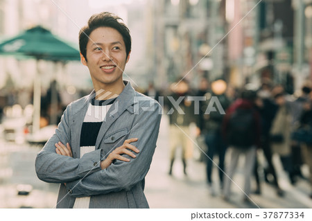 商人在街角年輕人銀座 37877334