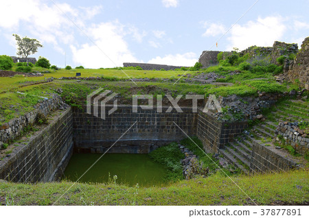 Water well of Malhargad fort, Sonori fort, Pune 37877891