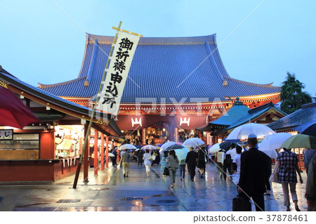 浅草夜浅草寺正殿 图库照片