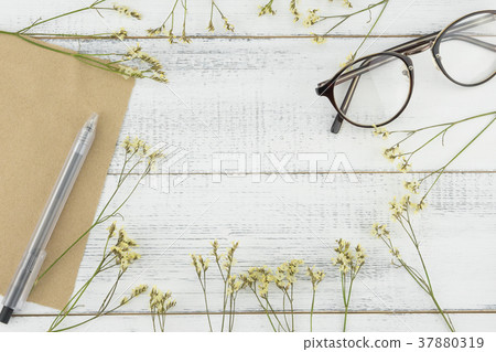 Blank brown card, pen and eyeglasses Blank brown card, pen and eyeglasses 37880319