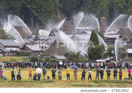 Miyama Kabuki no Sato watering 37881042