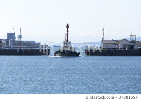 Maike Porter Tug boat returning to port, Maike Porter Tug boat returning to port, 37881657