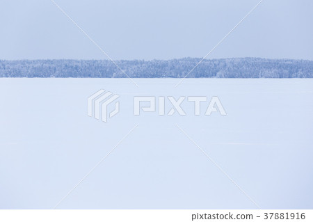 Winter cloudy day lake landscape 37881916