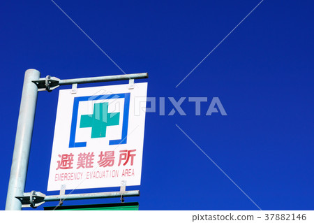 No signs for refuge at the evacuation site (horizontal) 37882146