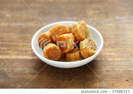 Dried scallops of a scallop 37886357
