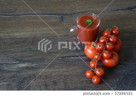 Tomato juice and fresh tomatoes on wooden table 37886581