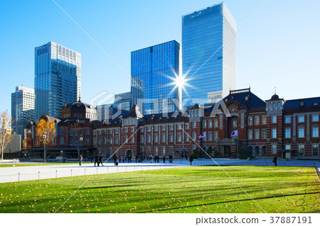 Scenery of the station after completion of Tokyo Station Marunouchi station square maintenance 37887191