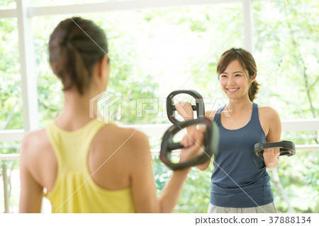 Fitness gym middle woman training image 37888134