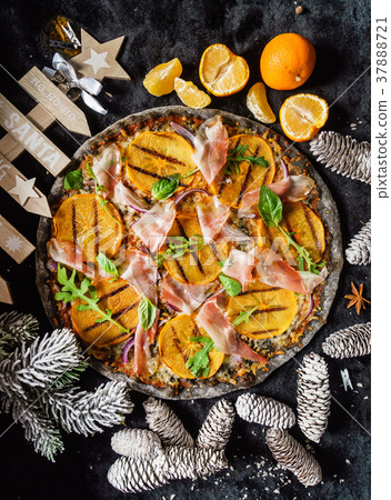 pizza with persimmon 37888721