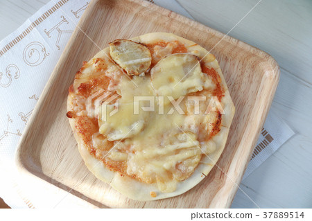 Mr. Akiramoto's pizza 37889514