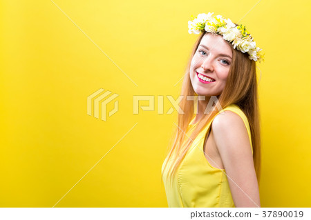 Beautiful young woman Beautiful young woman 37890019
