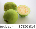 White guava 1 37893916