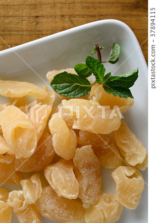 Dry Rambutan 37894115