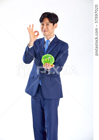 儲蓄,儲蓄,家居裝修,夢想,青年,存錢罐,錢 儲蓄,儲蓄,家居裝修,夢想,青年,存錢罐,錢 37897020