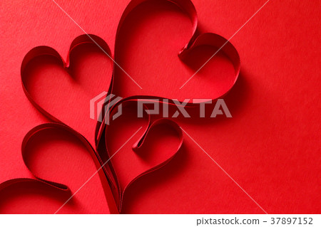 紅絲帶心臟愛圖像 37897152