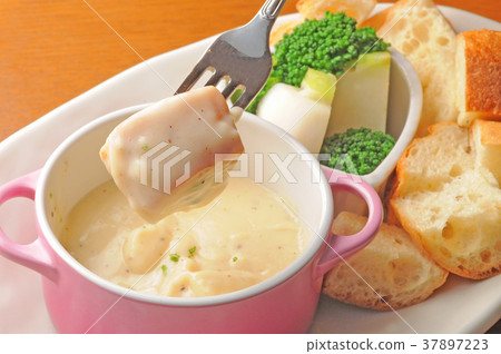 cheese fondue cheese fondue 37897223