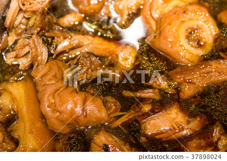 Stewed pork leg in gravy soup 37898024