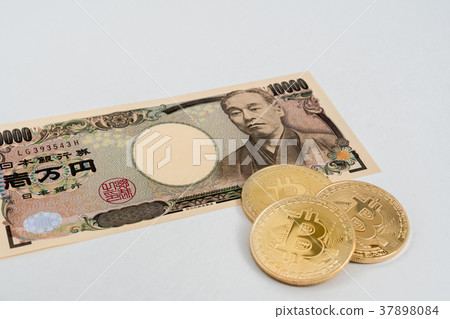 虛擬貨幣,比特幣和現金的形象 虛擬貨幣,比特幣和現金的形象 37898084