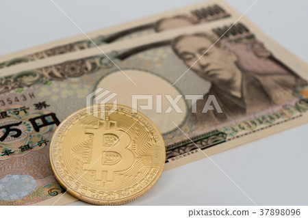 虛擬貨幣，比特幣和現金的形象 37898096