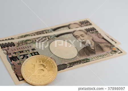 虛擬貨幣，比特幣和現金的形象 37898097