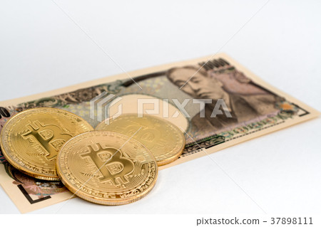 虛擬貨幣，比特幣和現金的形象 37898111