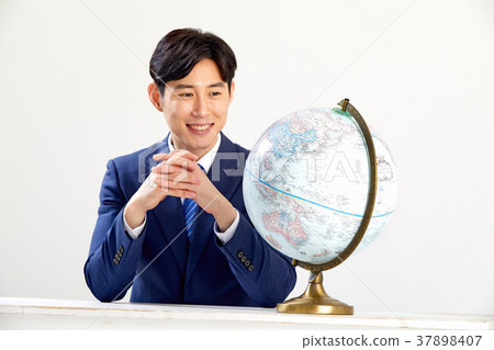全球商人,全球,成功,全球商人,年輕的商人 全球商人,全球,成功,全球商人,年輕的商人 37898407