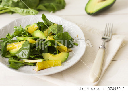 Raw salad of spinach, avocado and orange Raw salad of spinach, avocado and orange 37898641