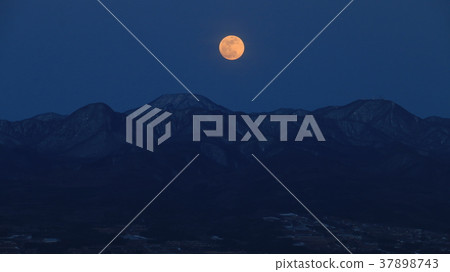Mt. Akagi and the Moon (Super Moon) 37898743