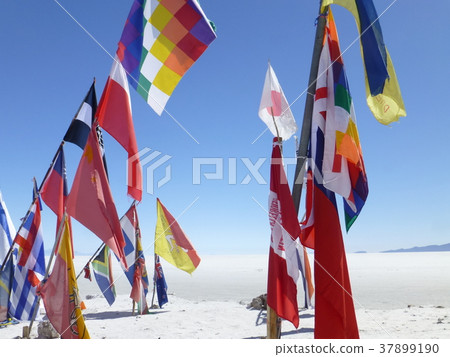 The ten thousand flags of Playa Blanca (Bolivia: Uyuni salt lake) The ten thousand flags of Playa Blanca (Bolivia: Uyuni salt lake) 37899190