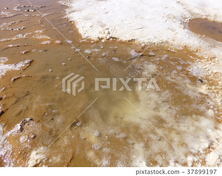 The eyes of salt (Bolivia: Uyuni salt lake) 37899197