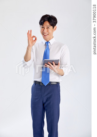 Business man consulting with iPad, product introduction, insurance Business man consulting with iPad, product introduction, insurance 37900118